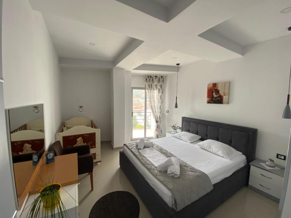 Guest'S Apartament Pogradec Exterior photo